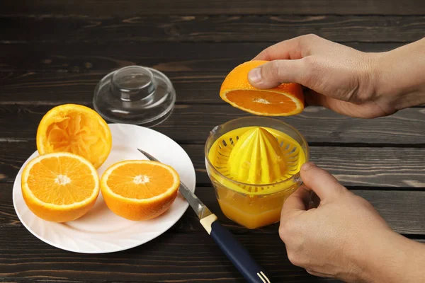 Hand Keep Half Orange Squeeze Fresh Juice Juicer — Stock fotografie