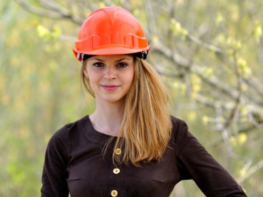 hoş genç gülümseyen kız