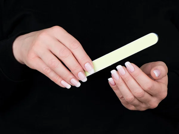Manos y uñas femeninas —  Fotos de Stock