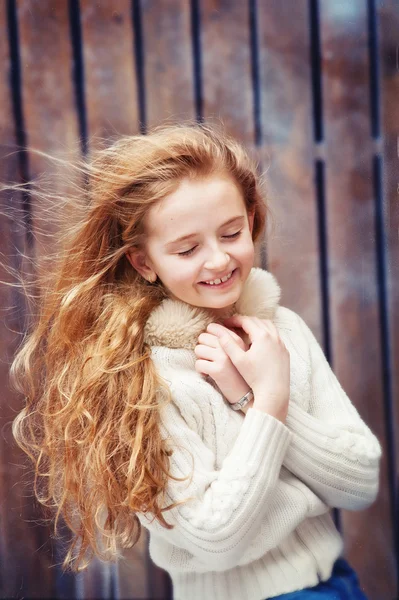 Beautiful little girl — Stock Photo, Image