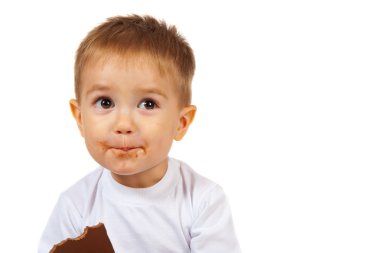 oğlan çikolata ile