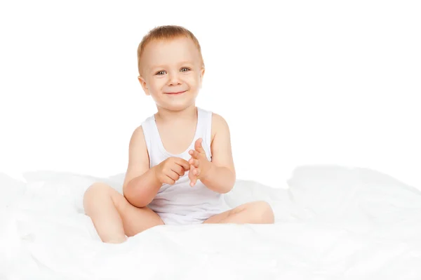 Kleiner Junge im Bett — Stockfoto