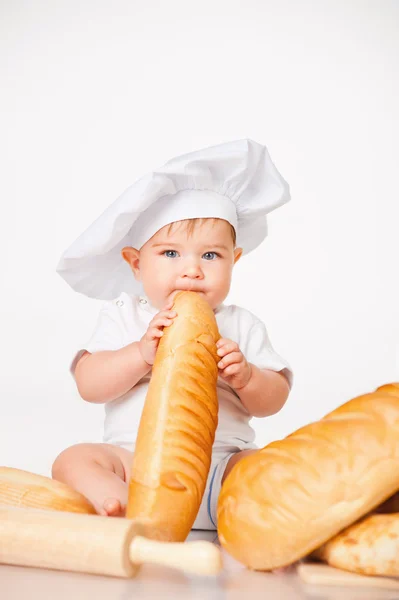 Menino em um boné com pão — Fotografia de Stock