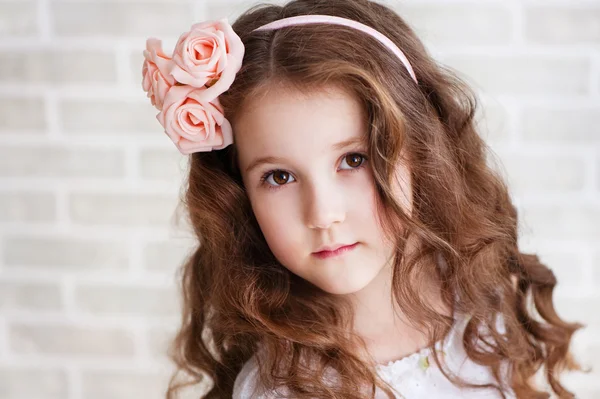 Portrait of a beautiful little girl — Stock Photo, Image