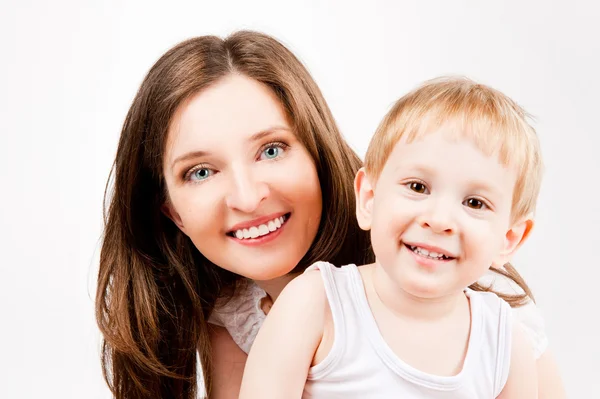 Lachende moeder en kind — Stockfoto