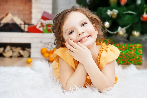 Niña feliz —  Fotos de Stock