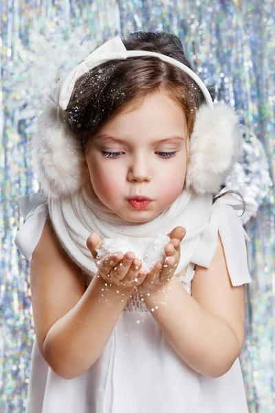 Menina bonita em uma decoração de Ano Novo — Fotografia de Stock