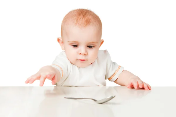 Bambino tira la mano per il cucchiaio — Foto Stock