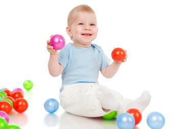 küçük çocuk oyuncak topları ile