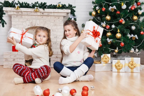 Two little girls in a room with Christmas gifts — Stock Photo, Image