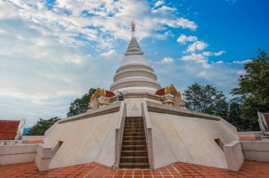 White chedi, Wat Phra That Pha Ngao, Chiang Saen, Chiang Rai on a blue sky background.