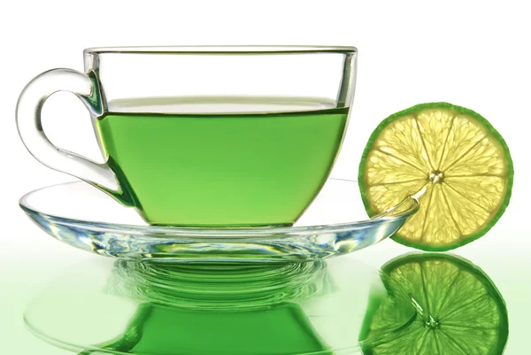 "Té verde con limón sobre fondo blanco ." — Foto de Stock