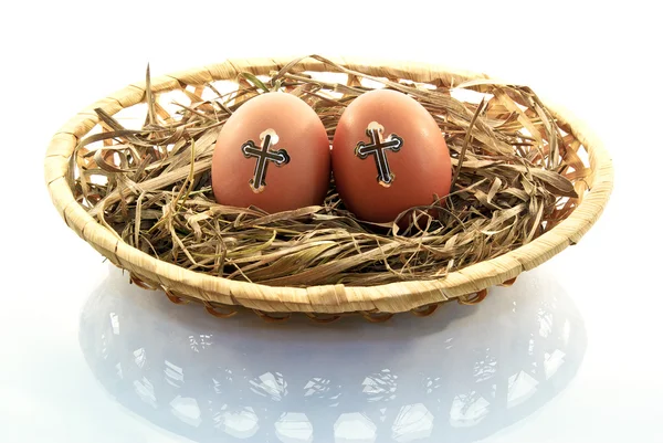 Easter eggs in the basket of isolated on a white background — Stock Photo, Image