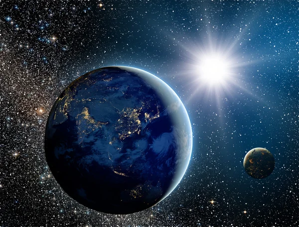 Восход солнца над планетой и спутниками в космосе Стоковая Картинка