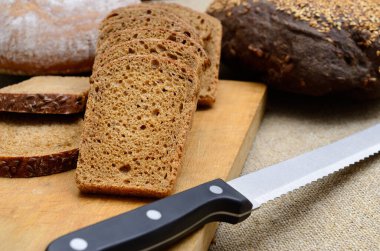 Dilimlenmiş ekmek, taze fırın ürünleri...