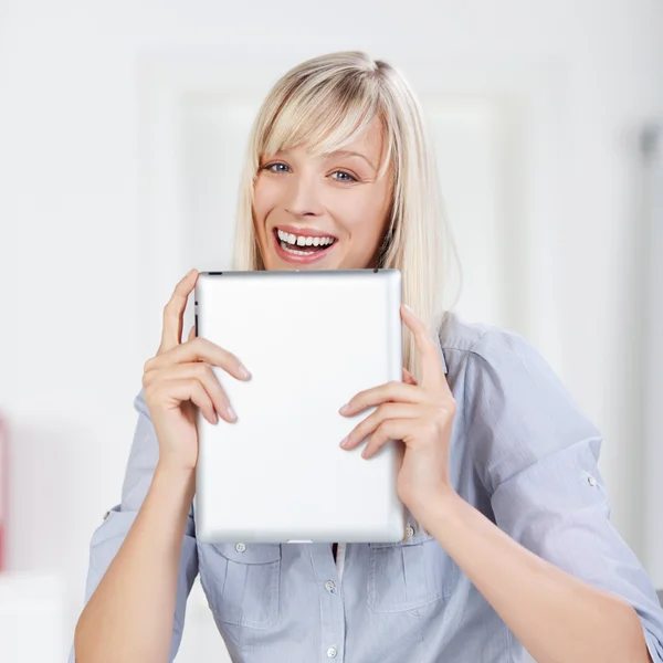 Smiling woman with tablet — Stock Photo, Image