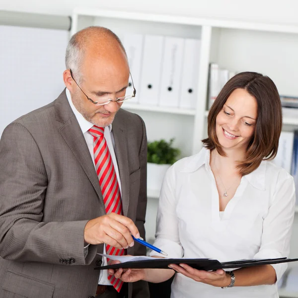 Secretary presenting file — Stock Photo, Image