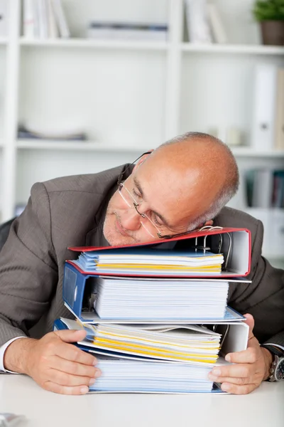 Manager slapen op bindmiddelen Rechtenvrije Stockafbeeldingen