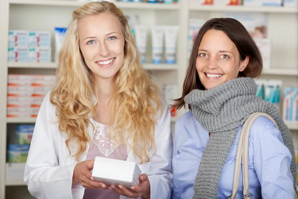 Customer With A Pharmacist — Stock Photo, Image