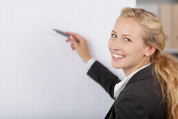 Businesswoman Writing At Flip Chart In Office — Stock Photo, Image