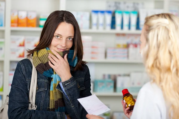 Female Customer Purchasing Medicine From Pharma — Stock Photo, Image