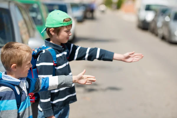 Two schoolchildren — Stock Photo, Image