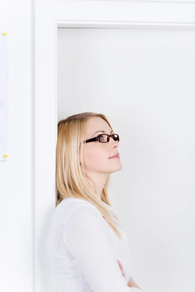 Businesswoman Day Dreaming While Leaning On Door — Stock Photo, Image