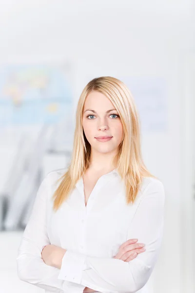 Confident Businesswoman With Arms Crossed — Stock Photo, Image
