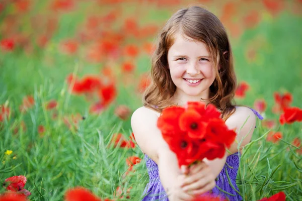 Jonge vrouw — Stockfoto