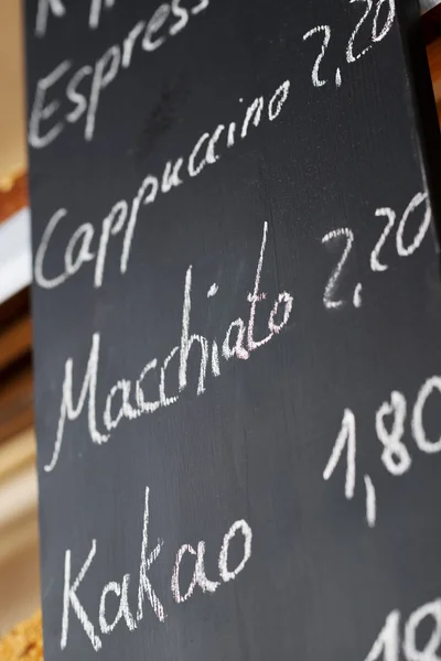 Menu op blackboard in koffie winkel — Stockfoto