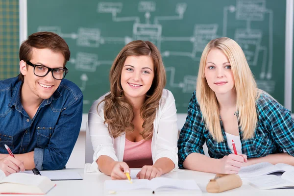 Confident Male And Female Students Smiling While Sitting At Tabl — Stock Photo, Image