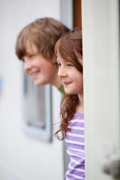 Sibling Looking Away While At Doorway Of RV — Stock Photo, Image