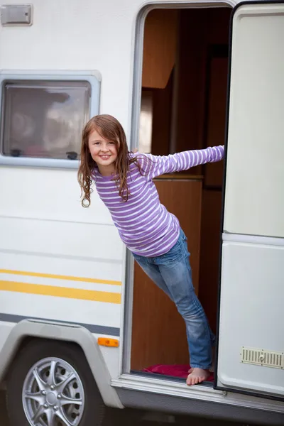 Playful Girl Standing At Caravan Entrance — Stock Photo, Image