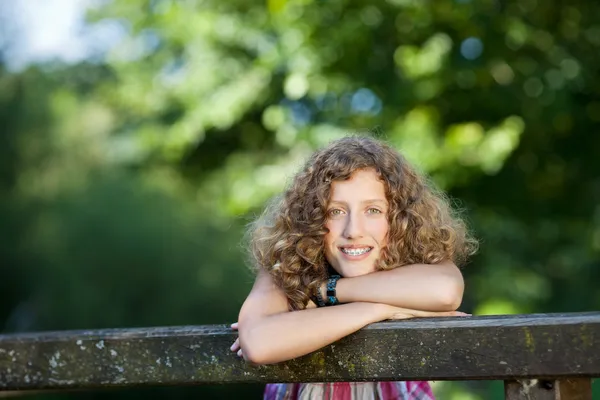 Teenage Girl Leaning On Bench — Stock Photo, Image