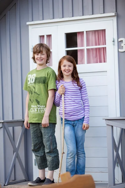 Siblings Standing Together At Entrance Of Camping Houses — Stock Photo, Image