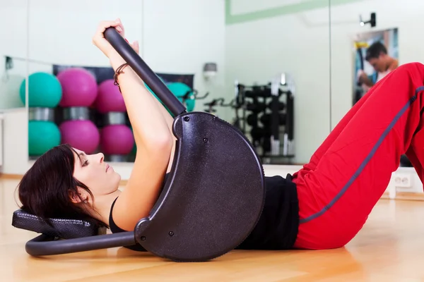 Young attractive brunette woman training — Zdjęcie stockowe