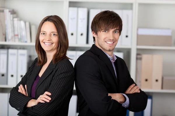 Businesspeople With Arms Crossed Standing In Office — Stock Photo, Image