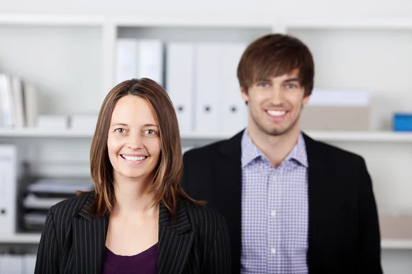 Young Businesspeople Standing In Office — Stock Photo, Image