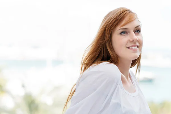 Retrato de uma bela jovem mulher — Fotografia de Stock