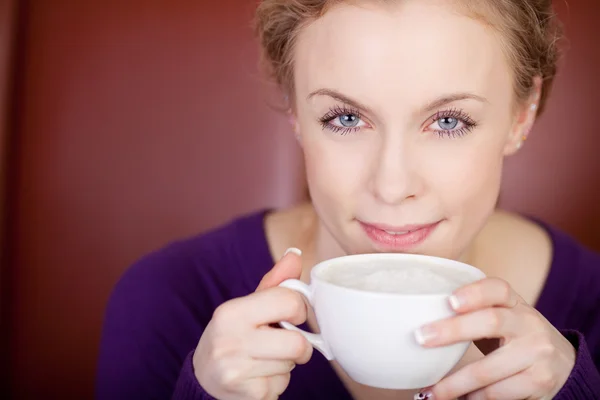 Female Customer Having Coffee In Cafe — Stock Photo, Image