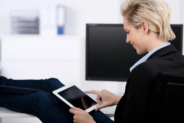 Businesswoman Using Digital Tablet Desk — Stock Photo, Image