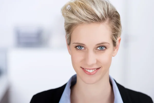 Smiling Woman Looking Away In Office — Stock Photo, Image