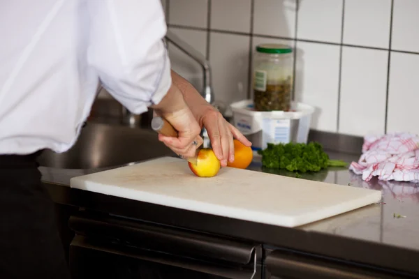 Chef Cutting An Apple On Chopping Board — Stock Photo, Image