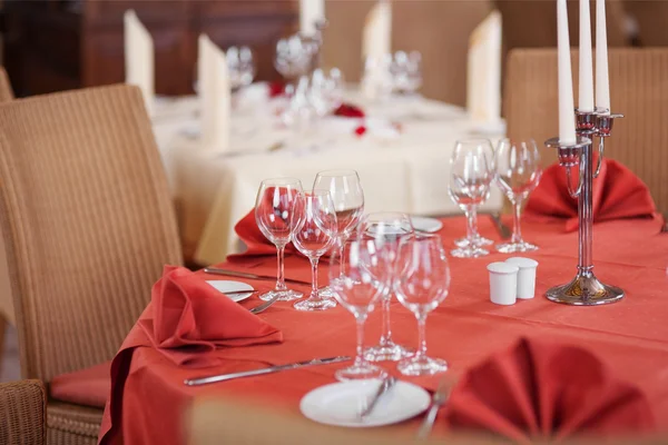 Ajuste de mesa en el restaurante — Foto de Stock