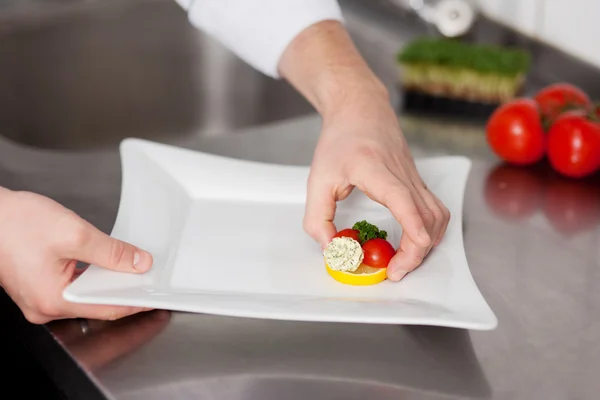 Chefs Hand Garnishing Plate In Kitchen Counter — Stock Photo, Image