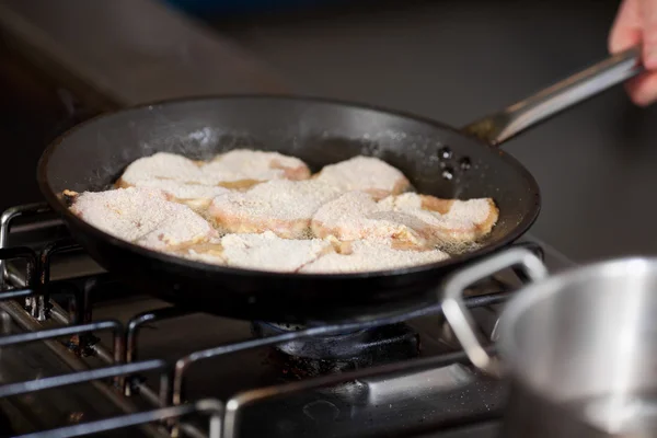 Meat Being Fried In Cooking Pan — Stock Photo, Image