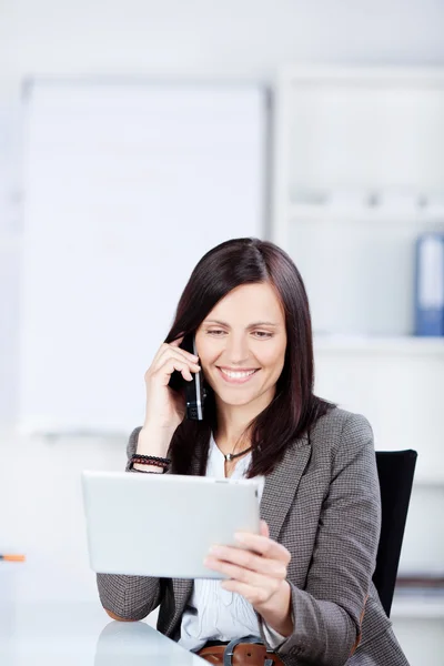 Beautiful businesswoman — Stock Photo, Image