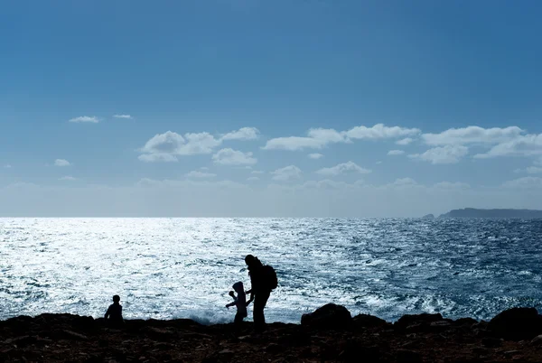 Silhouetted Family At Beach — Stock Photo, Image