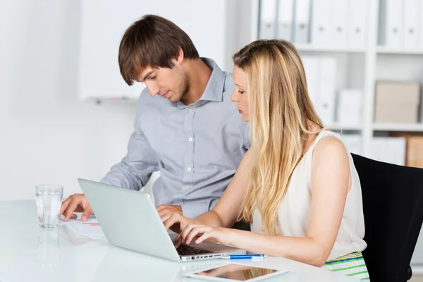 Concentrated businesspeople — Stock Photo, Image