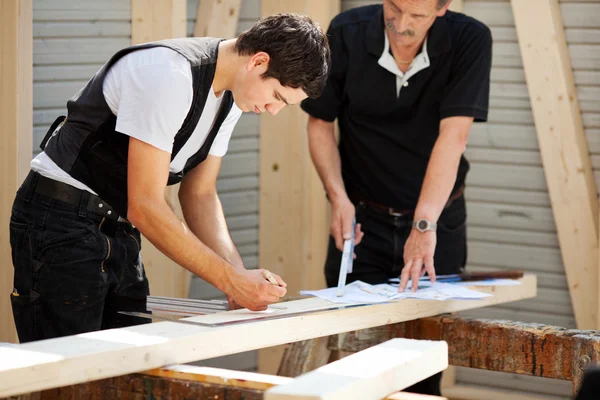 Two carpenters at work — Stock Photo, Image